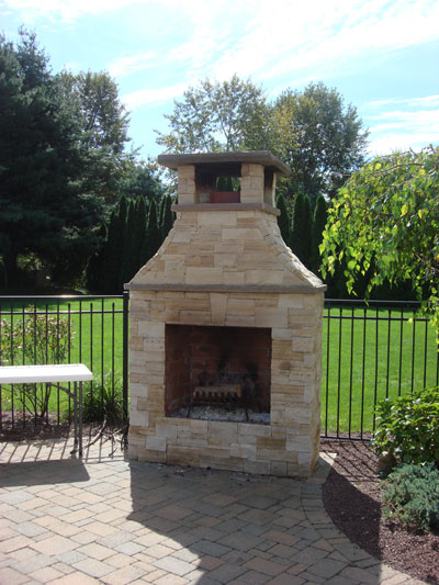 Beautiful hardscape patio installed with a curved verge to the yard